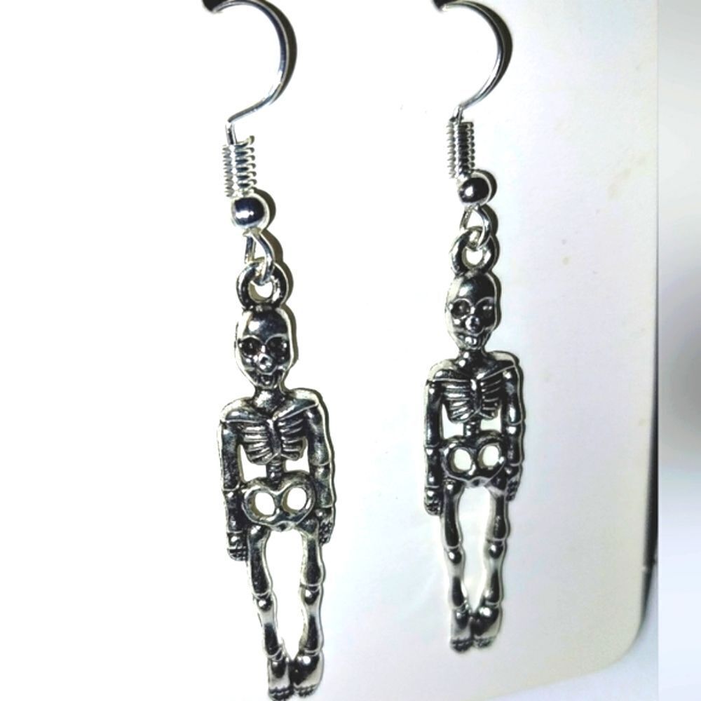 Super cute festive skeleton earrings